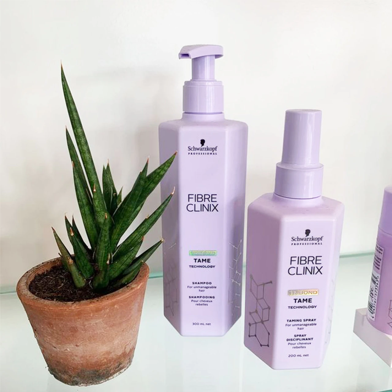 Spray Baume Disciplinant Fibre Clinix Schwarzkopf 200ml 4 Spray Baume Disciplinant Fibre Clinix Schwarzkopf 200ml – Image 2